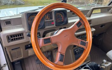 Mitsubishi-montero-rs-1990-white-20