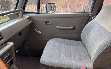 Mitsubishi-montero-rs-1990-white-21