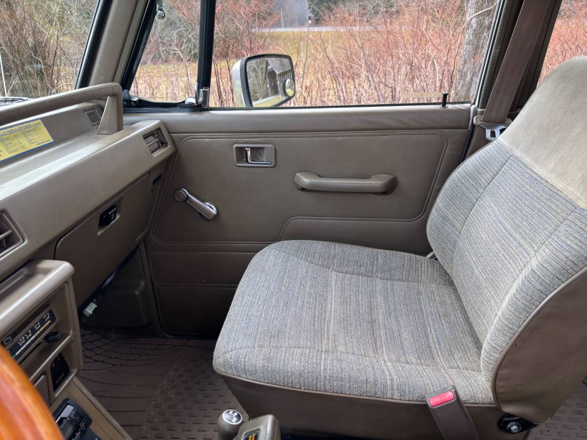 Mitsubishi-montero-rs-1990-white-21