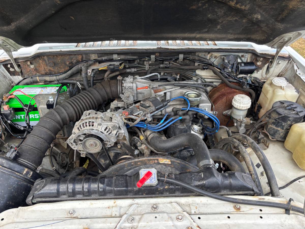 Mitsubishi-montero-rs-1990-white-22