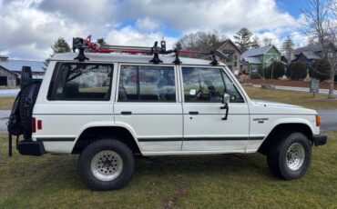 Mitsubishi-montero-rs-1990-white-4