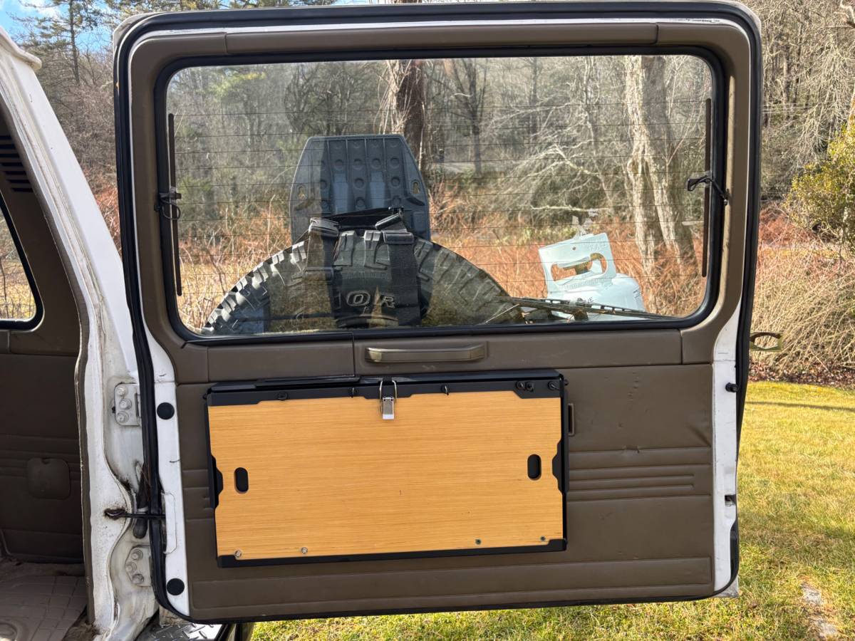 Mitsubishi-montero-rs-1990-white-5