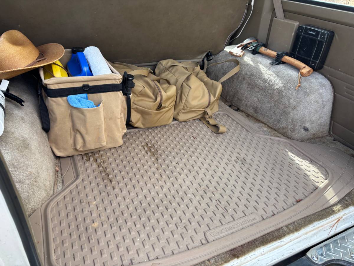 Mitsubishi-montero-rs-1990-white-7