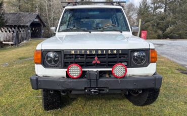 Mitsubishi-montero-rs-1990-white-9