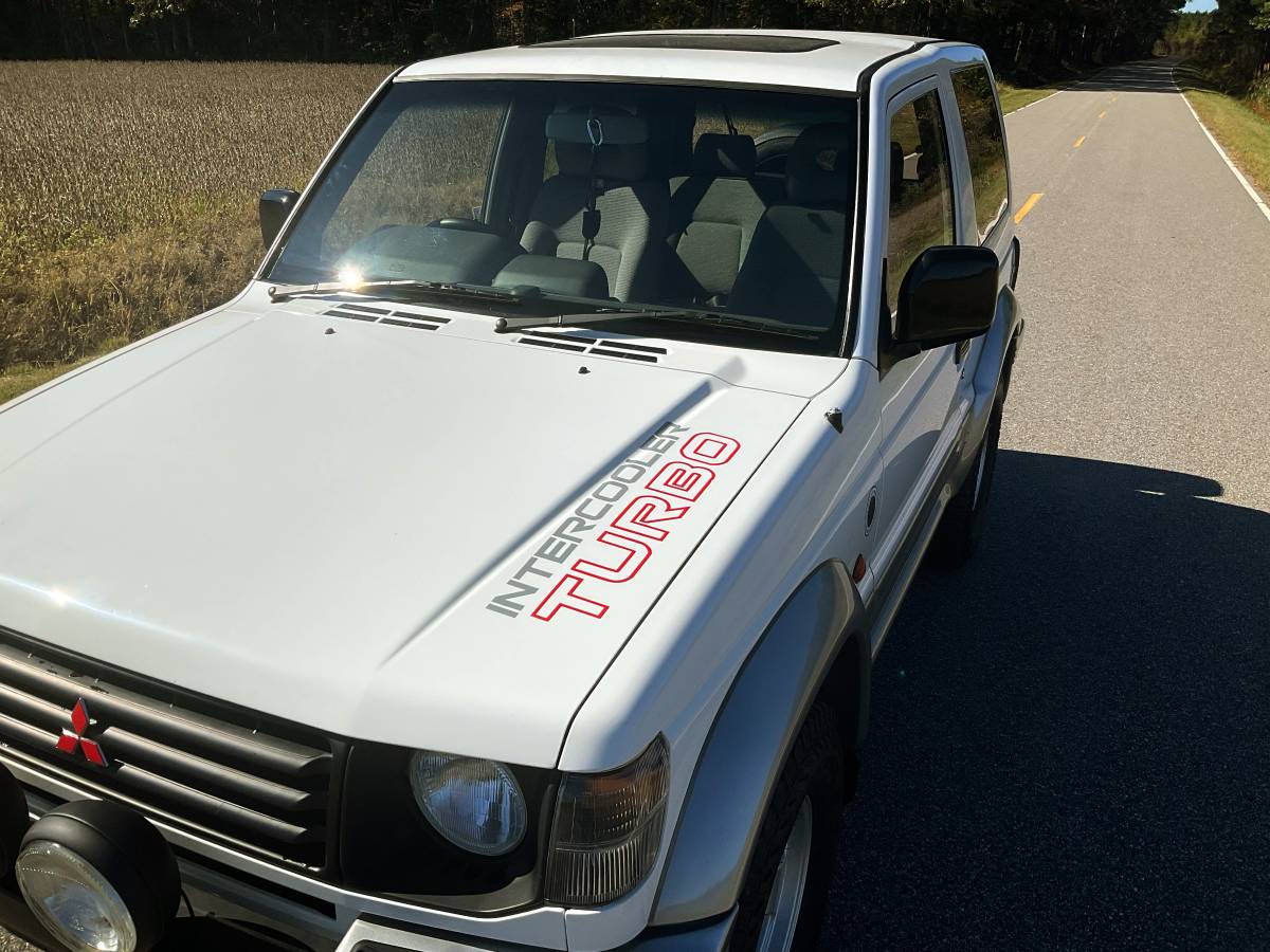 Mitsubishi-pajero-diesel-1992-white-1