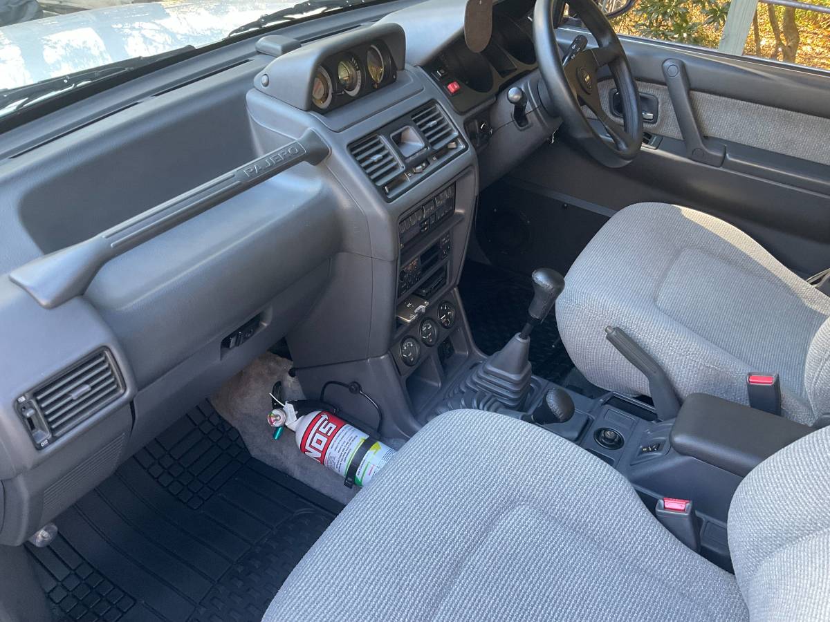 Mitsubishi-pajero-diesel-1992-white-12