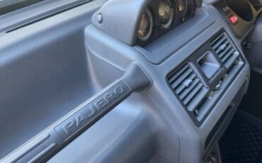 Mitsubishi-pajero-diesel-1992-white-14