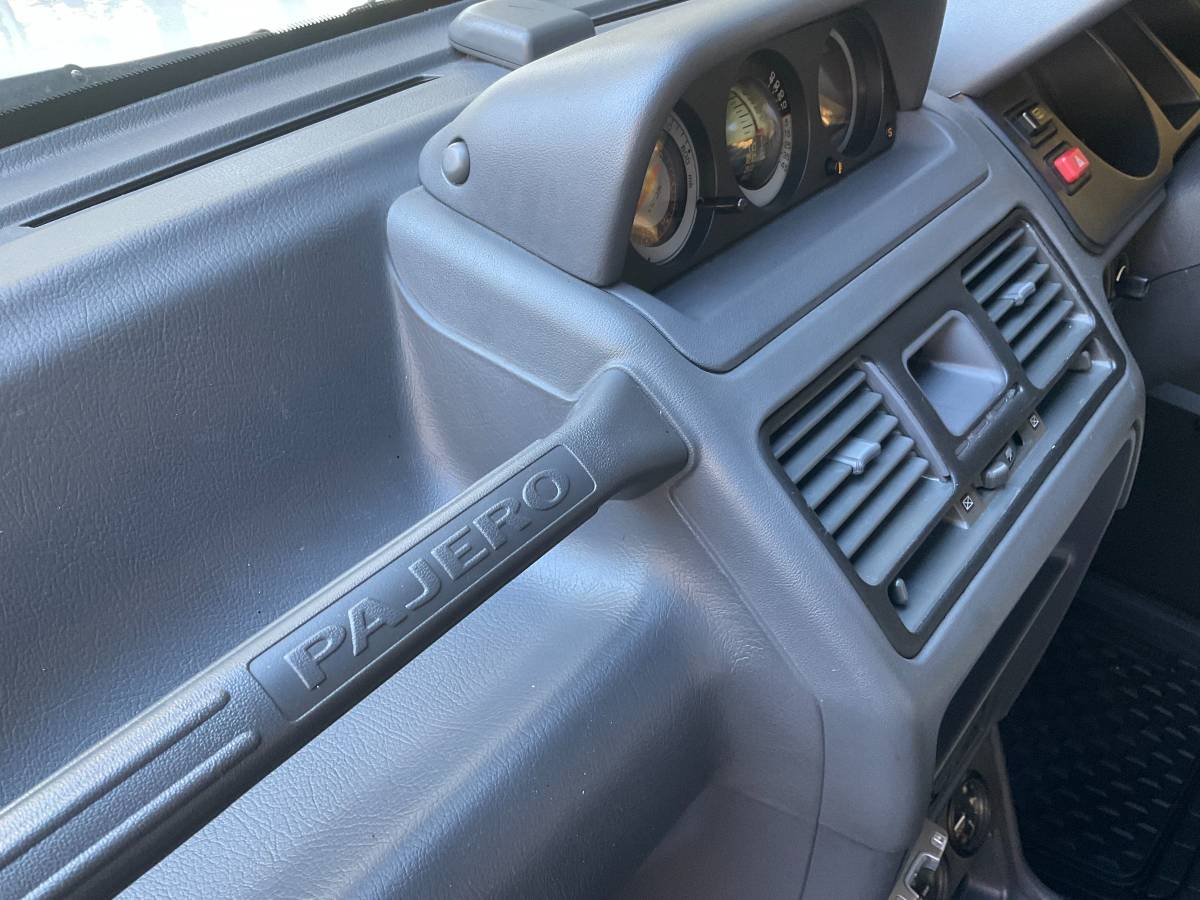 Mitsubishi-pajero-diesel-1992-white-14