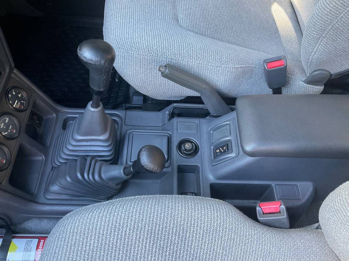 Mitsubishi-pajero-diesel-1992-white-15