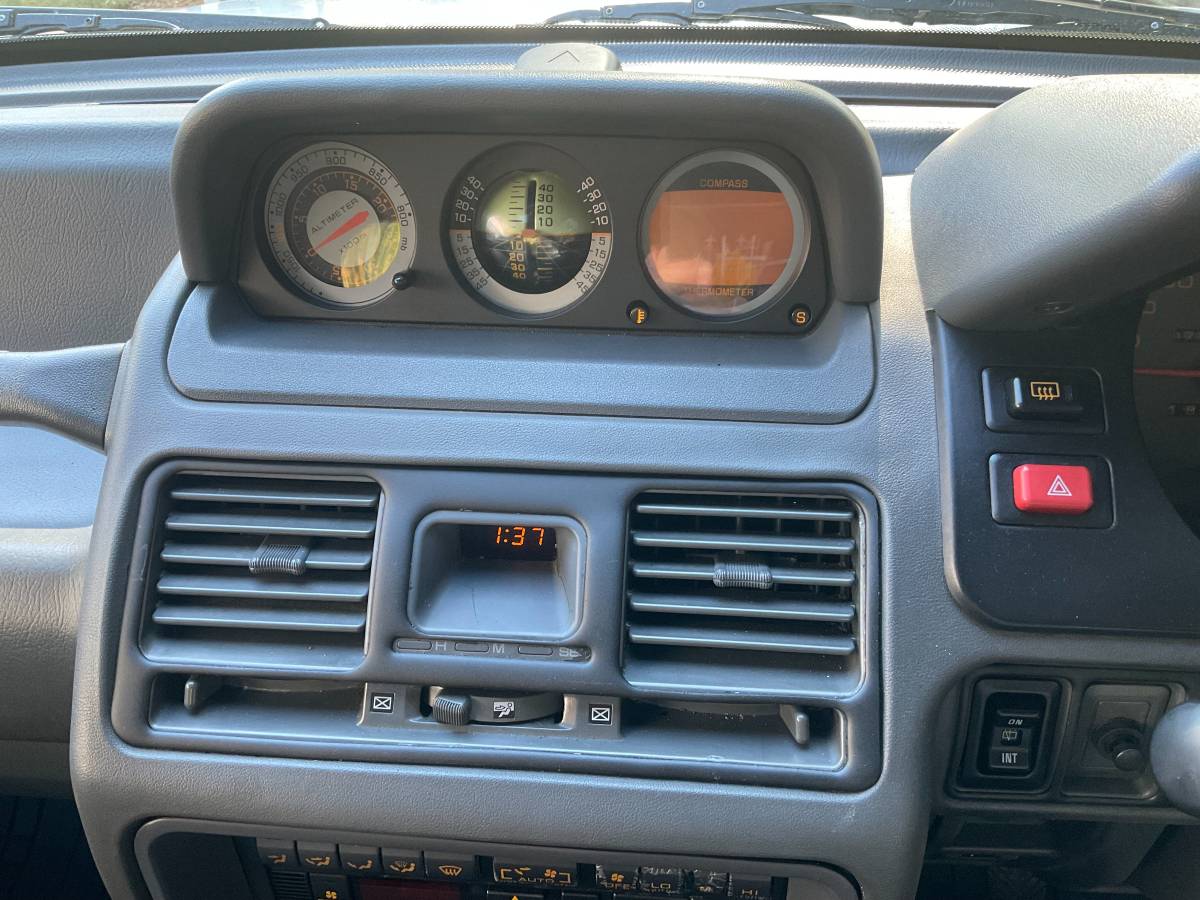 Mitsubishi-pajero-diesel-1992-white-17