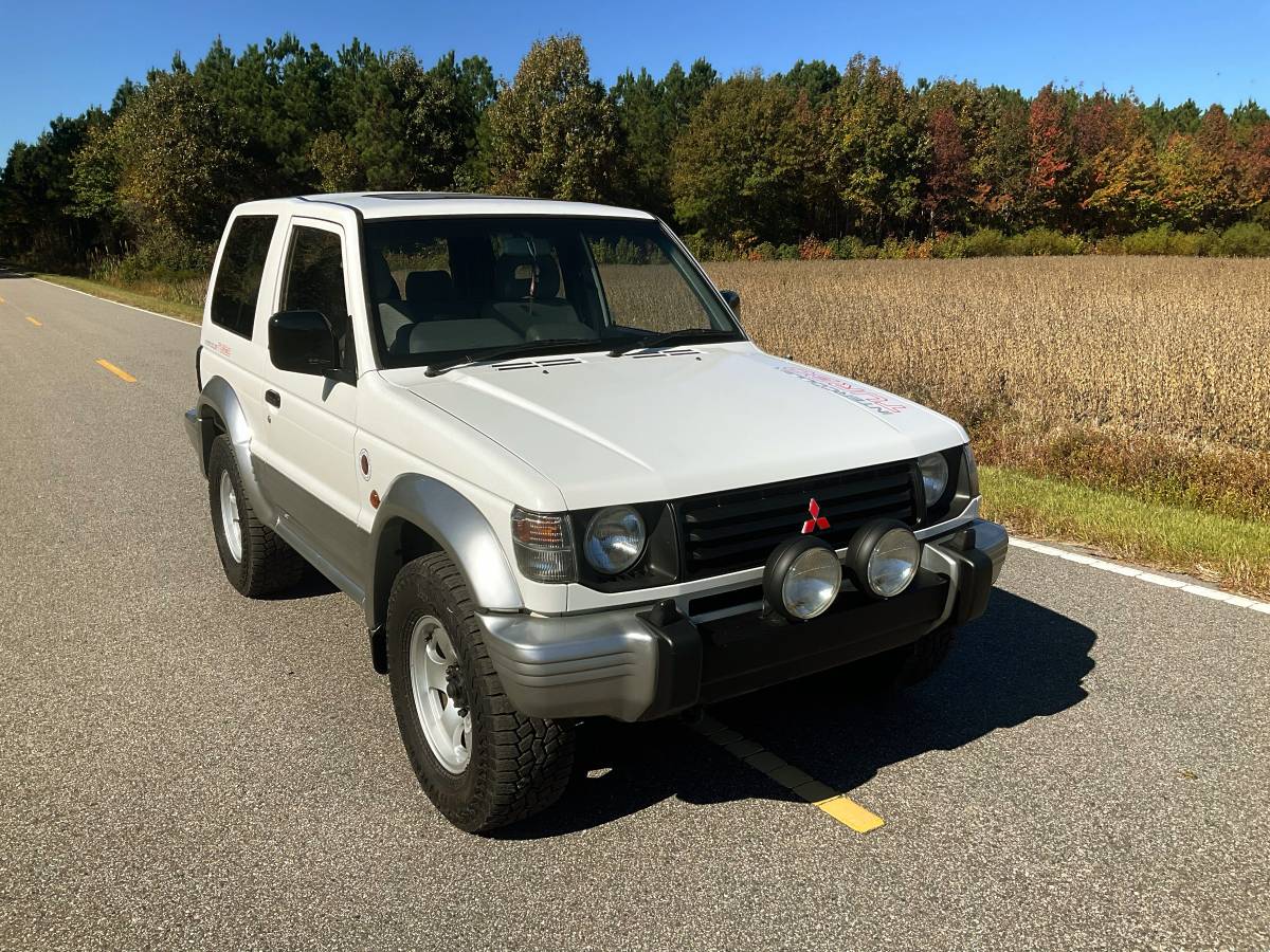 Mitsubishi-pajero-diesel-1992-white-2
