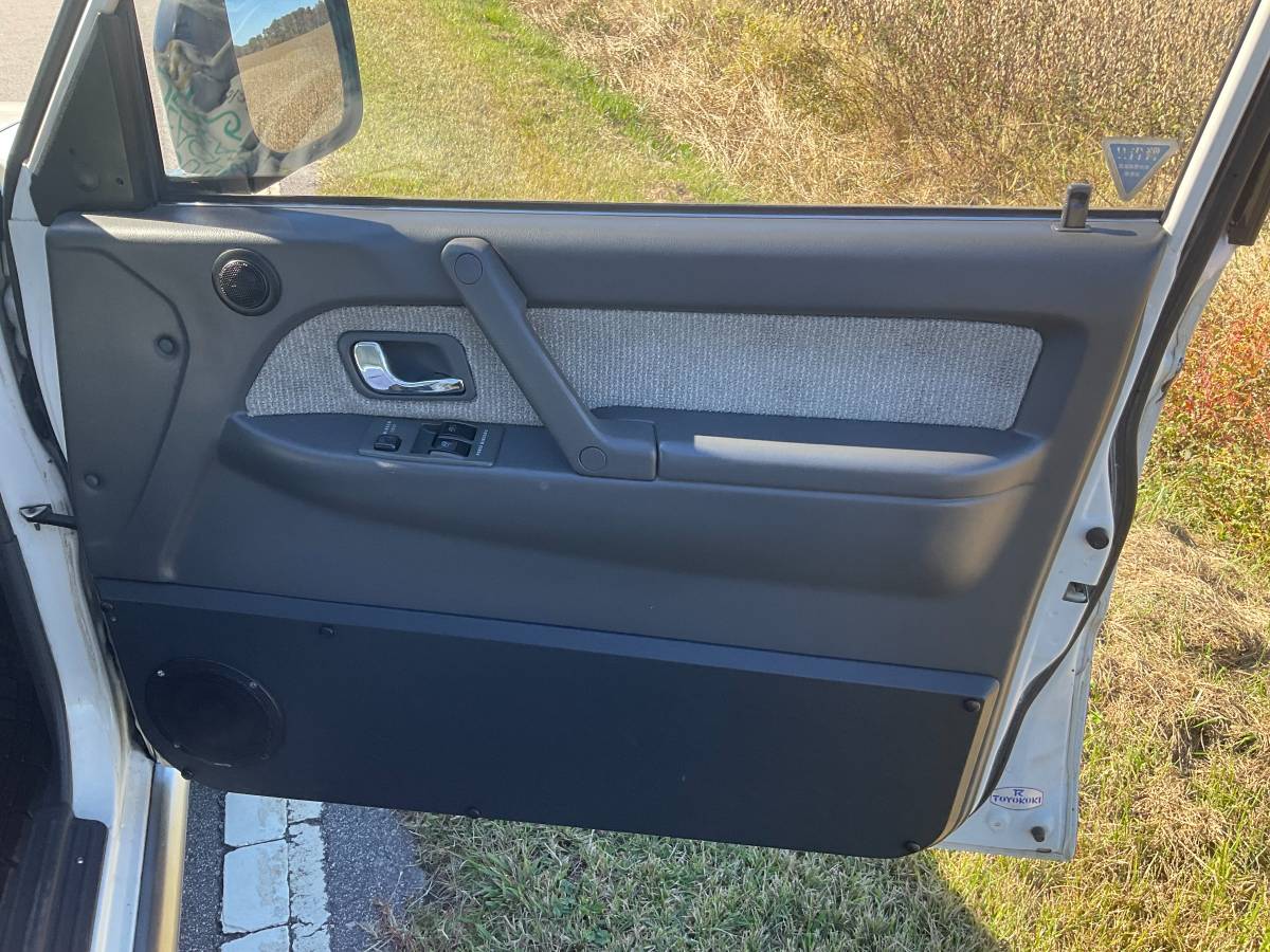 Mitsubishi-pajero-diesel-1992-white-23