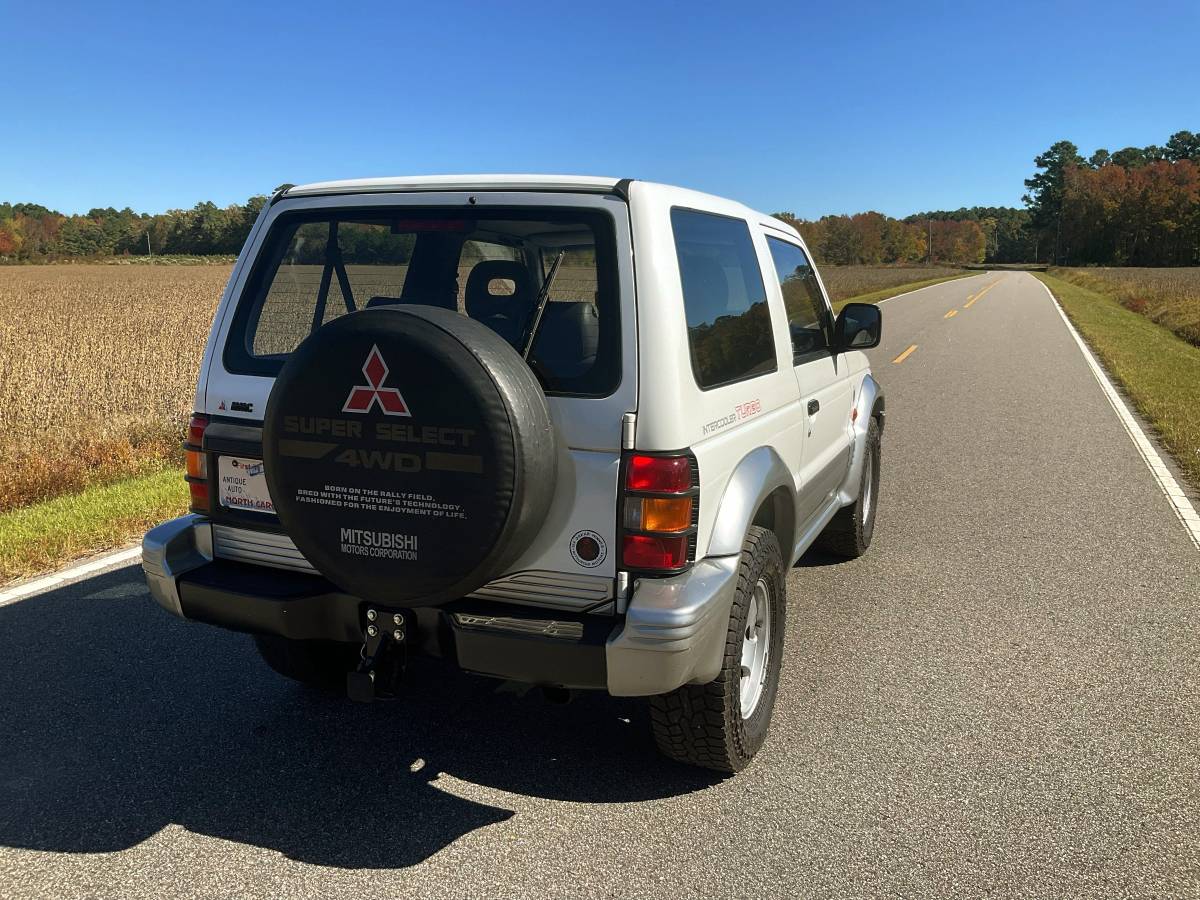 Mitsubishi-pajero-diesel-1992-white-3