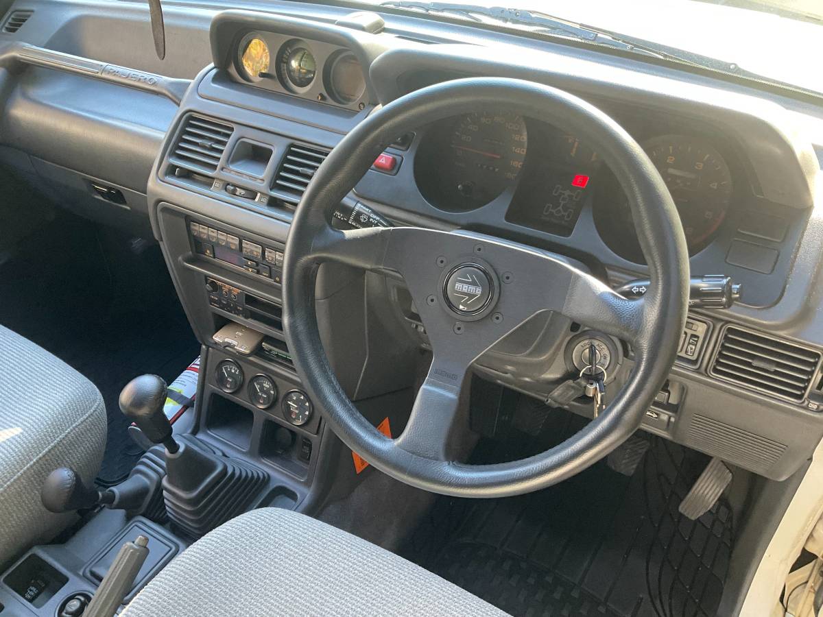 Mitsubishi-pajero-diesel-1992-white-4