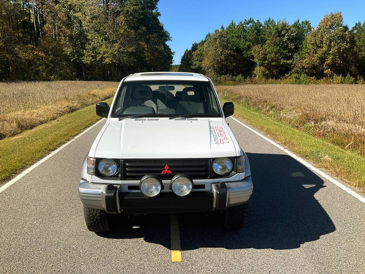 Mitsubishi-pajero-diesel-1992-white