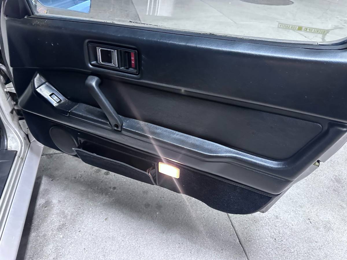 Mitsubishi-starion-1987-silver-6