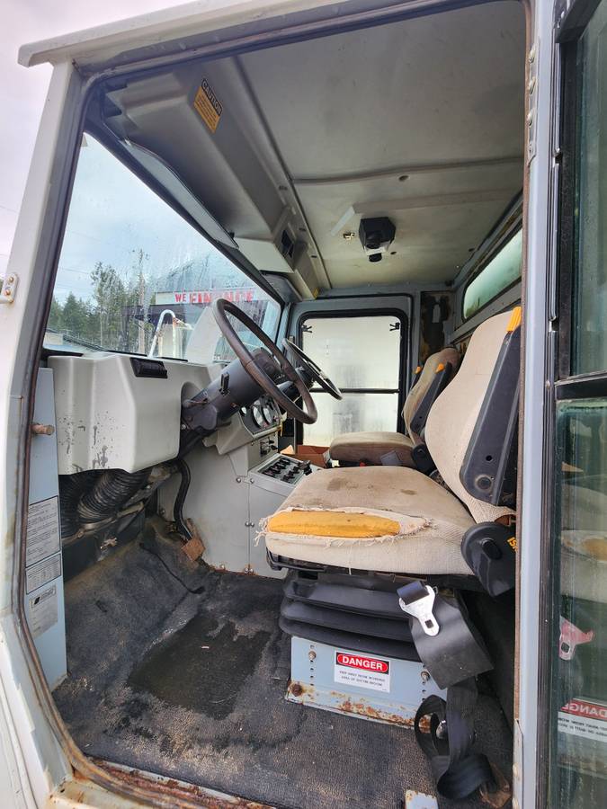 Mobil-sweeper-left-amp-right-hand-drive-diesel-1995-white-10