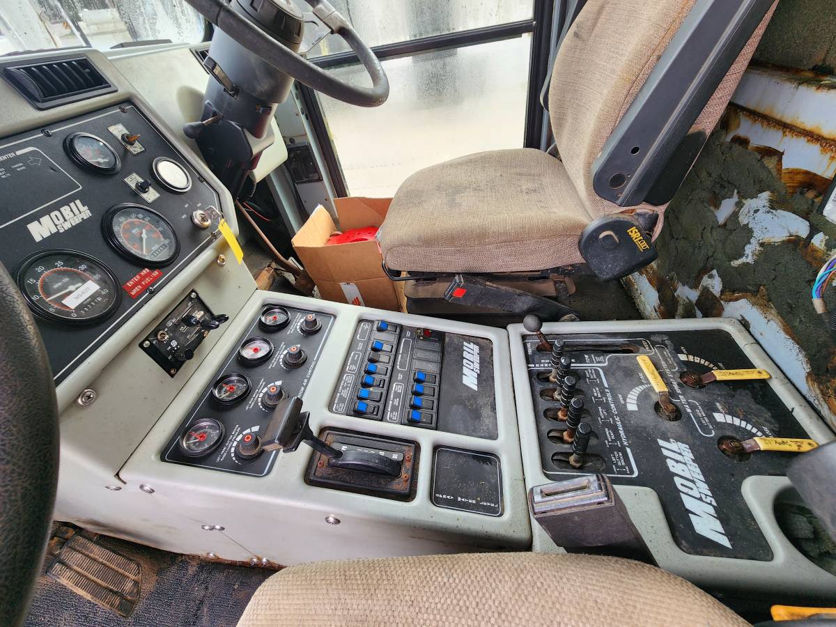 Mobil-sweeper-left-amp-right-hand-drive-diesel-1995-white-12