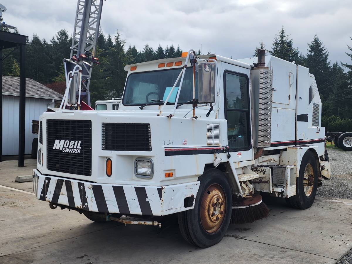 Mobil-sweeper-left-amp-right-hand-drive-diesel-1995-white-3