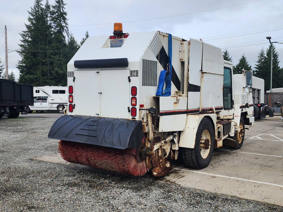 Mobil-sweeper-left-amp-right-hand-drive-diesel-1995-white-5