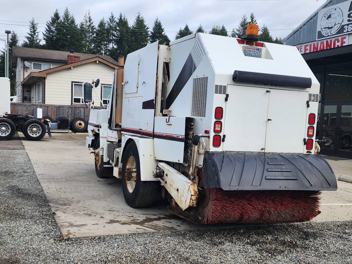 Mobil-sweeper-left-amp-right-hand-drive-diesel-1995-white-6