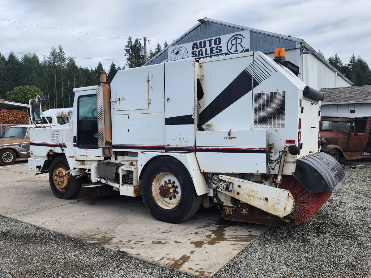 Mobil-sweeper-left-amp-right-hand-drive-diesel-1995-white-7