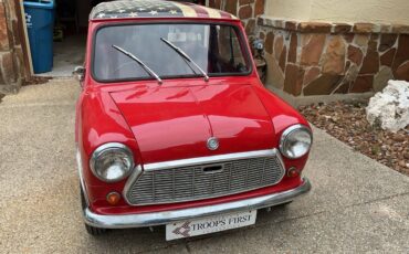 Morris-mini-traveler-mkii-1967-red-1