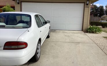 Nissan-altima-1996-white-2