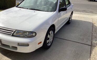 Nissan-altima-1996-white-3