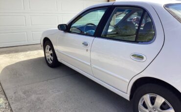Nissan-altima-1996-white-4