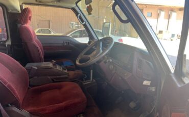 Nissan-caravan-homy-diesel-1990-grey-10