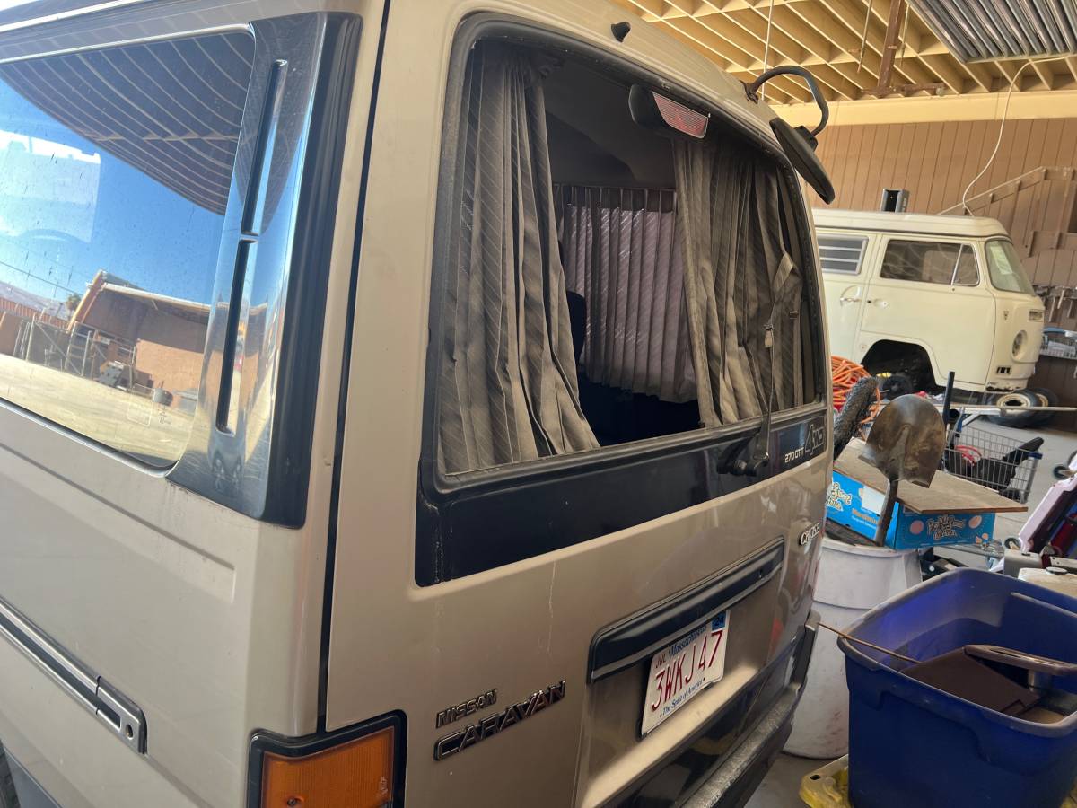 Nissan-caravan-homy-diesel-1990-grey-14