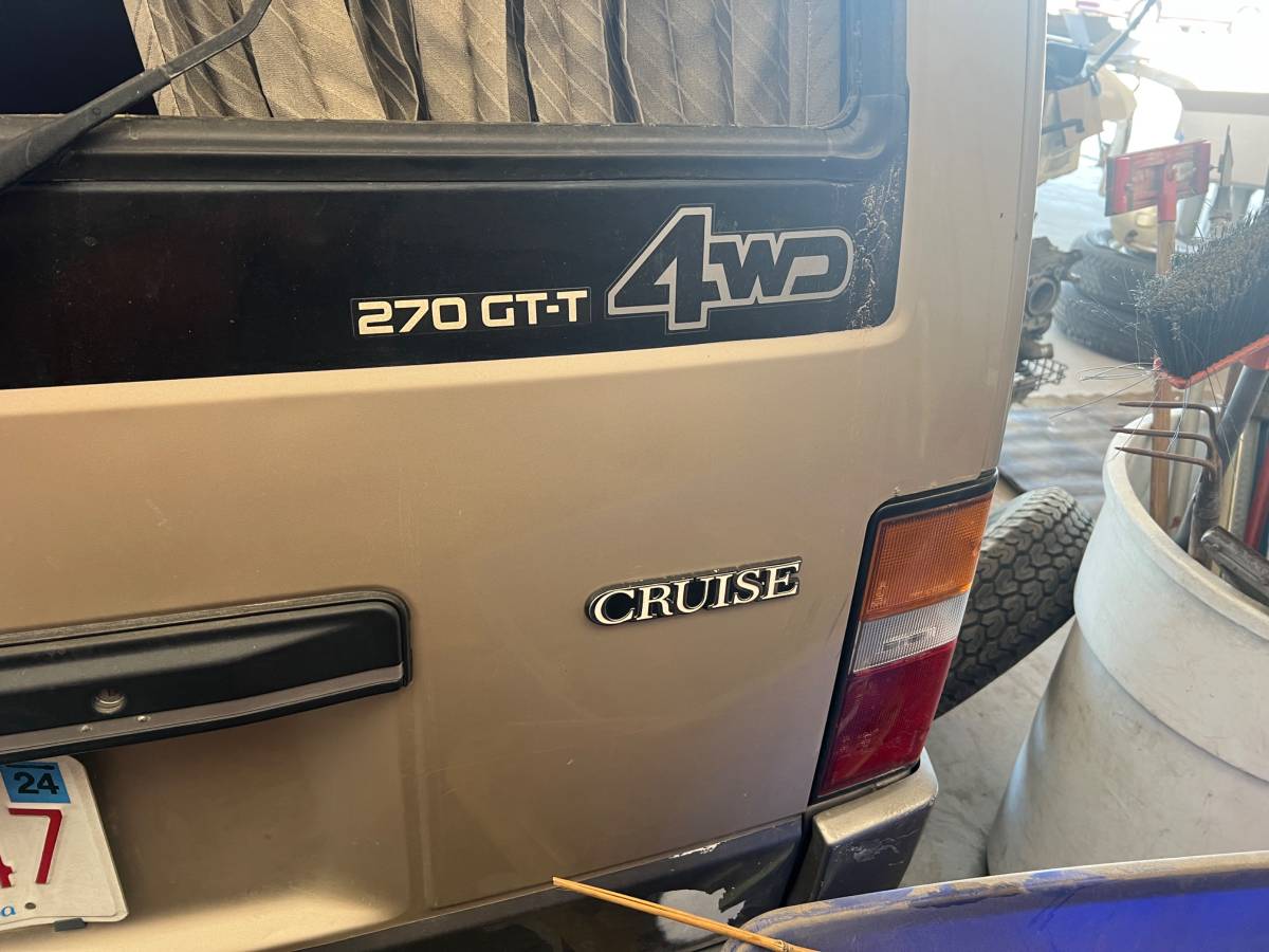 Nissan-caravan-homy-diesel-1990-grey-15