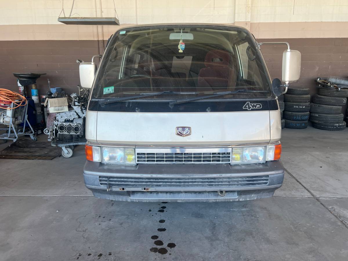 Nissan-caravan-homy-diesel-1990-grey-3