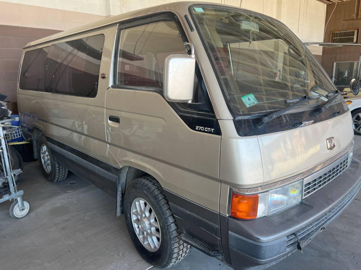Nissan-caravan-homy-diesel-1990-grey-4