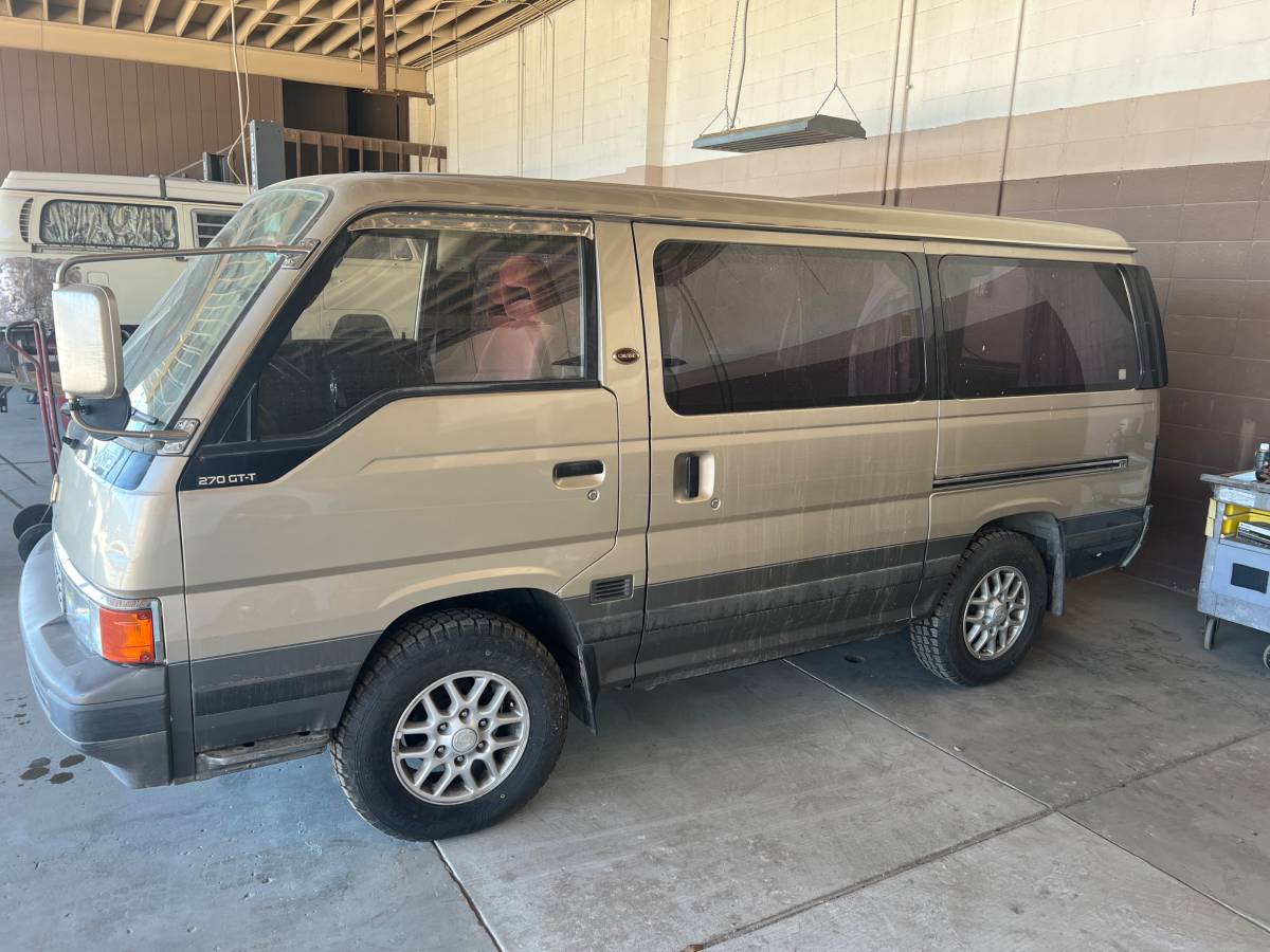 Nissan-caravan-homy-diesel-1990-grey-5