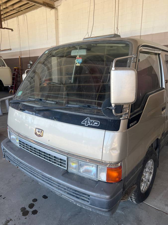 Nissan-caravan-homy-diesel-1990-grey-8