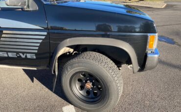 Nissan-d21-1993-black-1