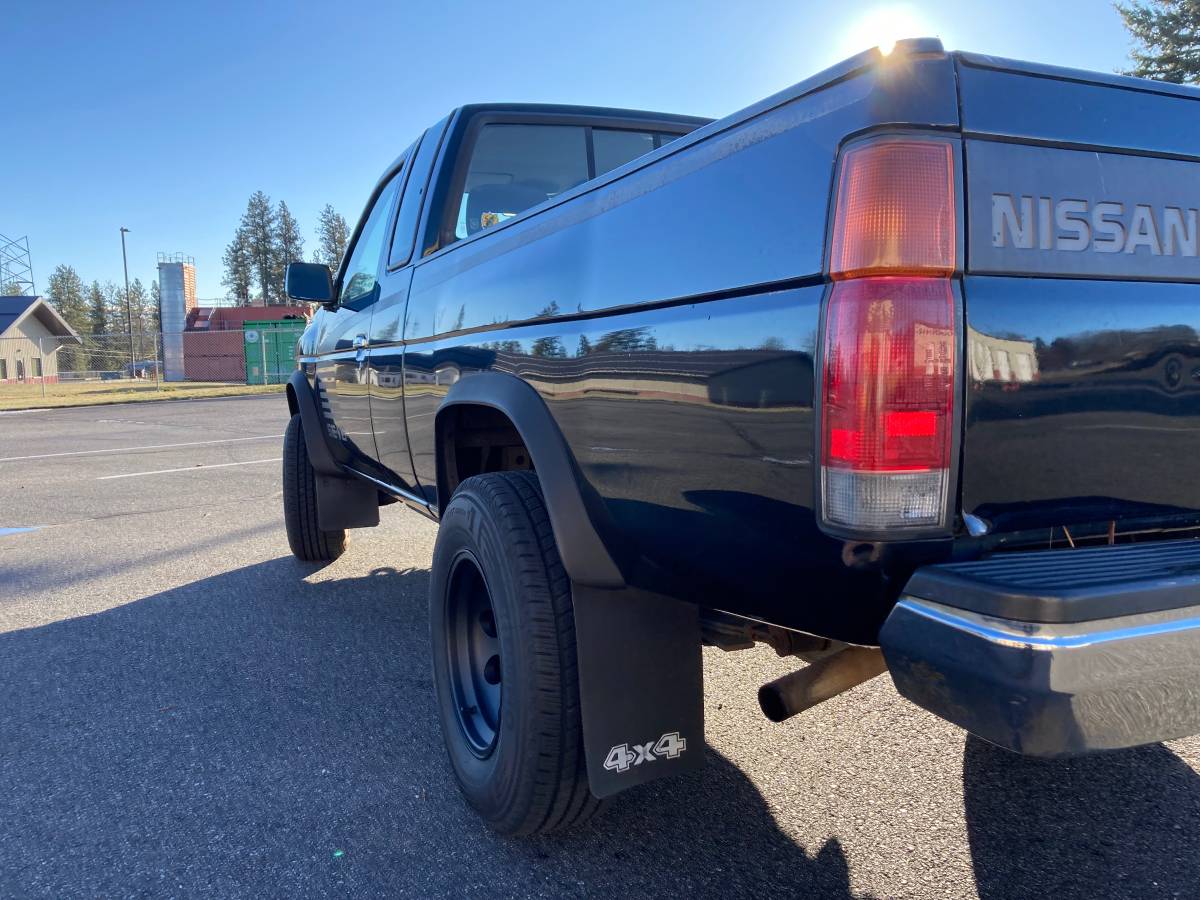 Nissan-d21-1993-black-2