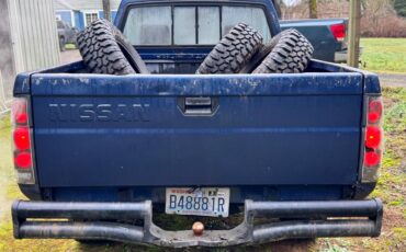 Nissan-d21-hardbody-1988-blue-1