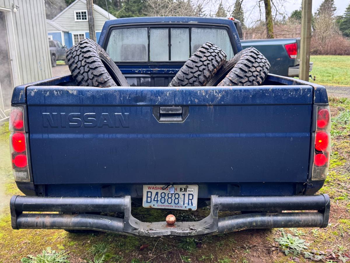 Nissan-d21-hardbody-1988-blue-1