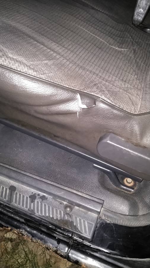 Nissan-d21-hardbody-1993-black-3