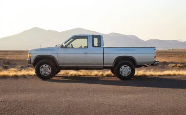 Nissan-d21-hardbody-1993-silver