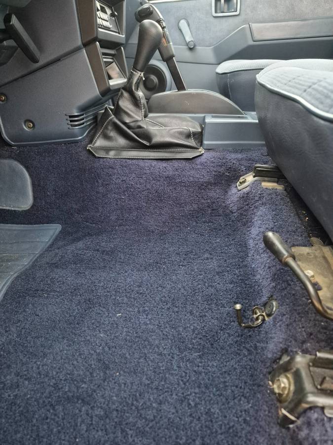 Nissan-d21-hardbody-1993-silver-8