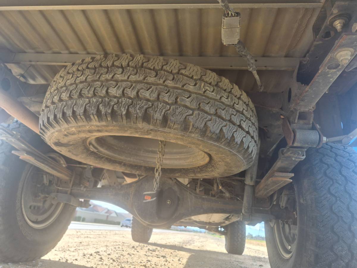 Nissan-d21-hardbody-1993-silver-9