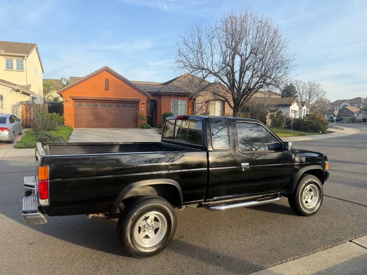 Nissan-hardbody-1993-2