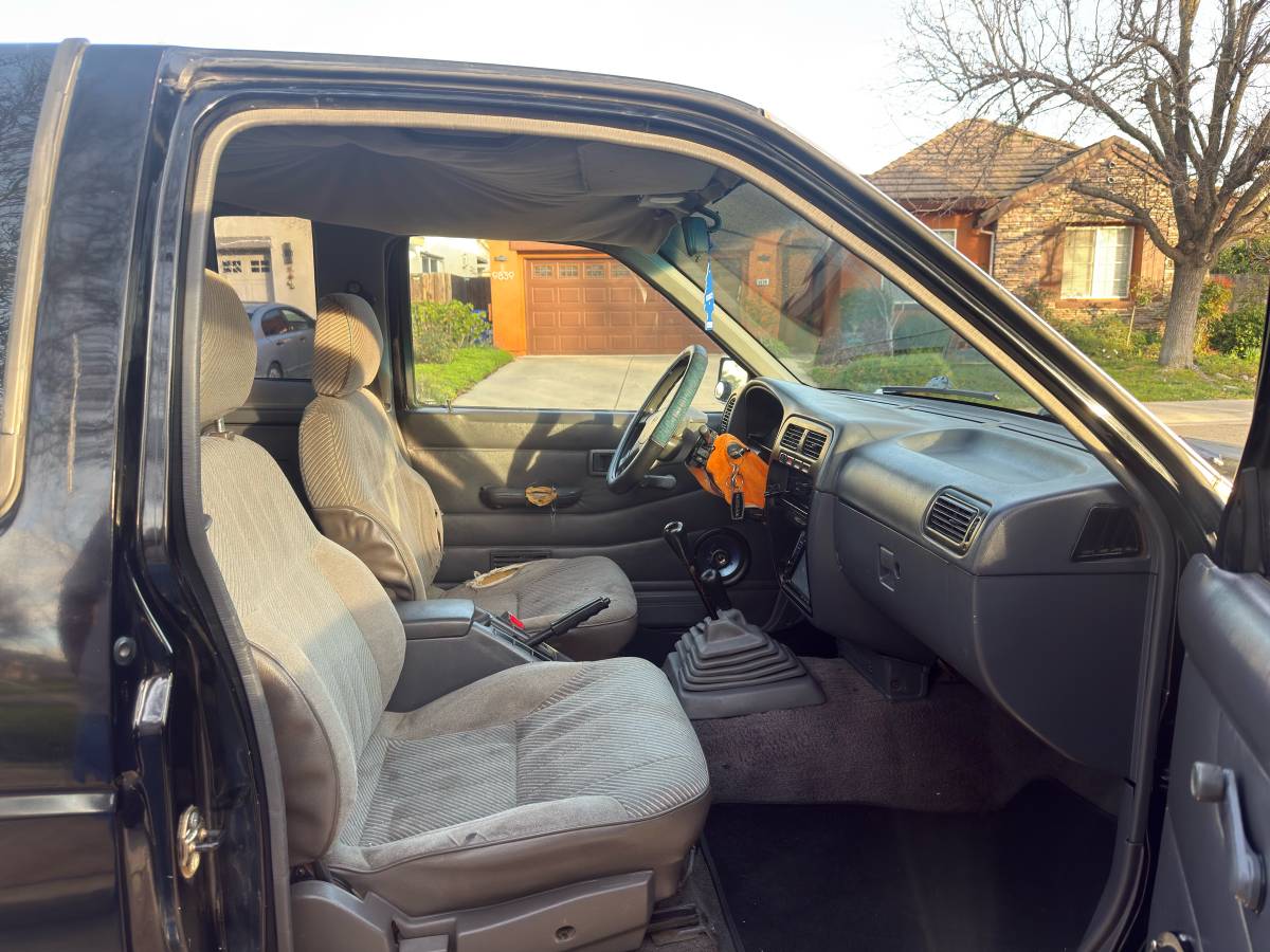 Nissan-hardbody-1993-5