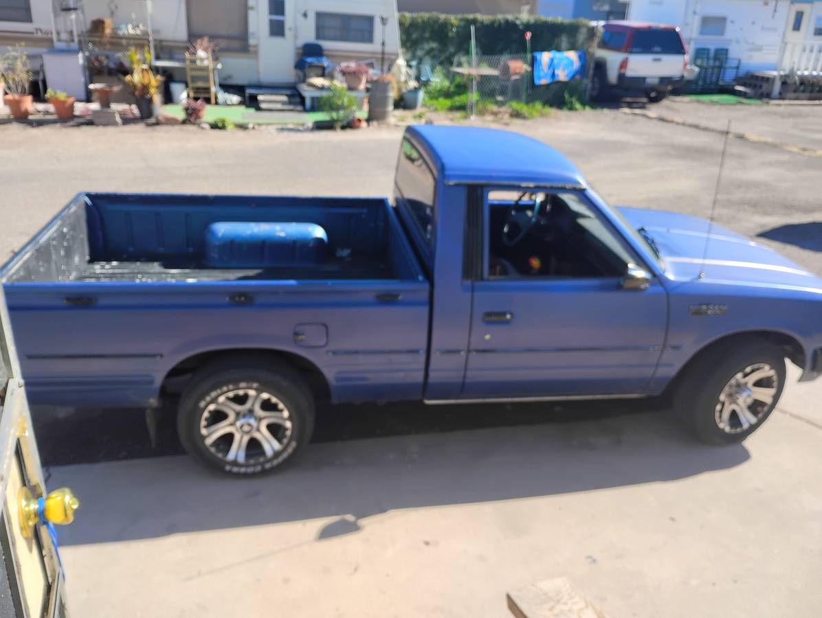 Nissan-hardbody-pickup-1983-blue-2