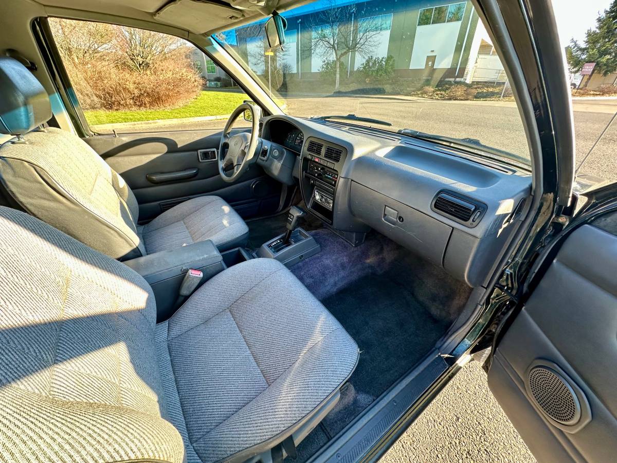 Nissan-hardbody-pickup-1994-15