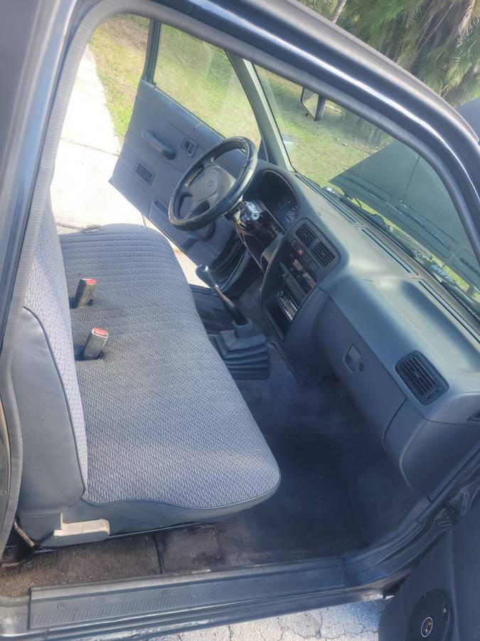 Nissan-hardbody-pickup-1994-grey-1